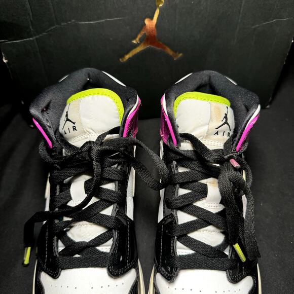 Size 7 - Nike Air Jordan 1 Mid SE GS Cyber Active Fuchsia Men's Shoes - Picture 5 of 10